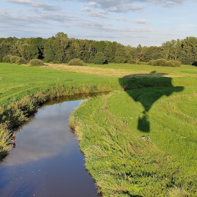 Schaduw van de luchtballon aan de Grote Nete in Heist-op-den-Berg