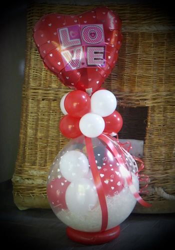ballondecoratie met cadeaubon ballonvaart als valentijn kado