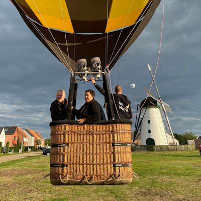 Vertrek luchtballon aan de molen van Gierle
