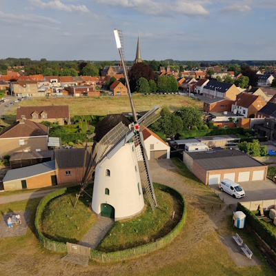 windmolen In Stormen Sterk te Gierle-Lille